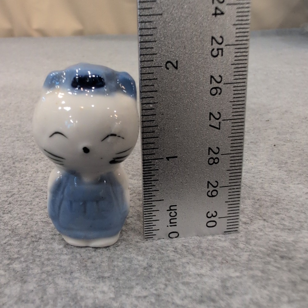 Vintage Blue & White 2" Hello Kitty Figurine‎ - Scarce Maneki-neko - Picture 2 of 4